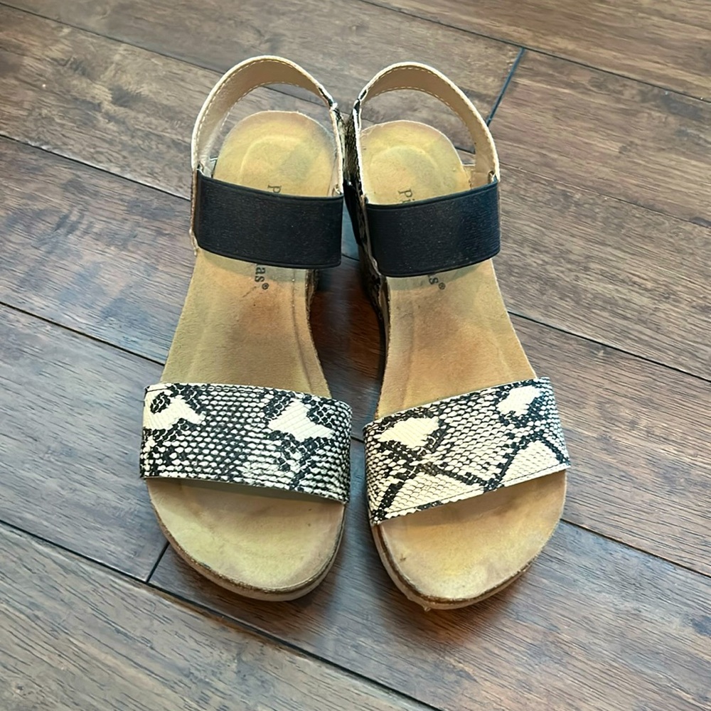 Pierre Dumas women’s snake print wedge sandals size 7